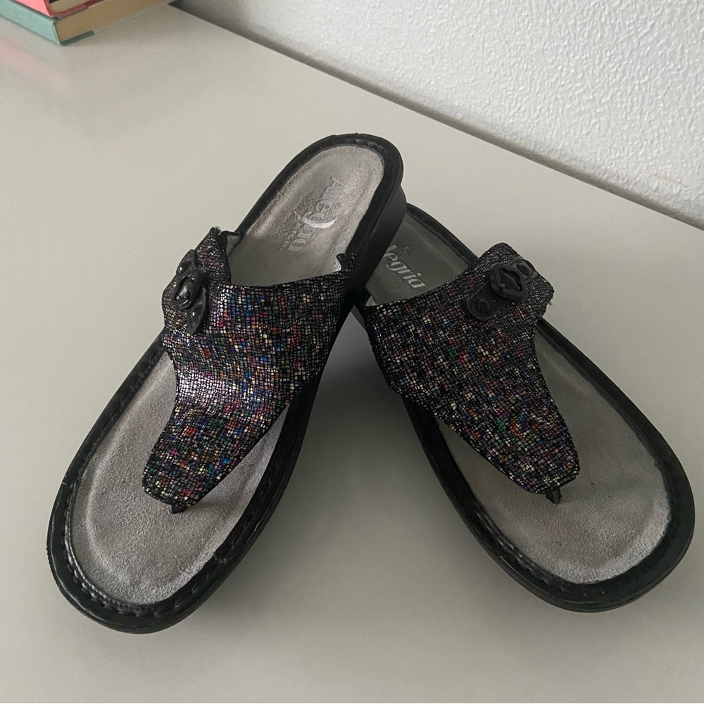 Alegria by PG lite leather thong adjustable velcro strap sandals women’s size 40